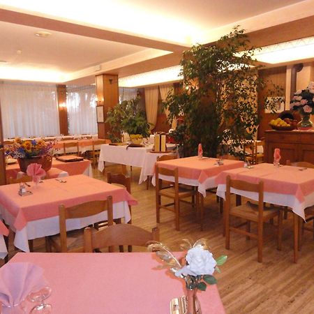 Albergo Ristorante Cima I Pra' Ponte nell'Alpi Exterior photo